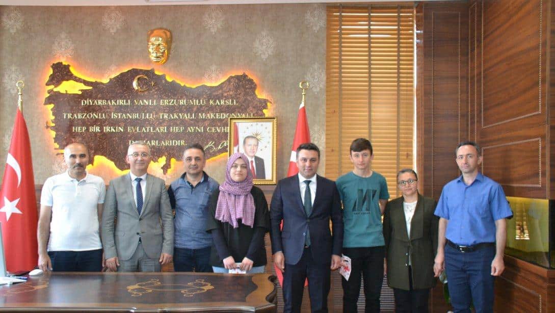 Türkiye 1.si  Öğrencilerimiz İlçe Kaymakamımızı Ziyaret Etti 