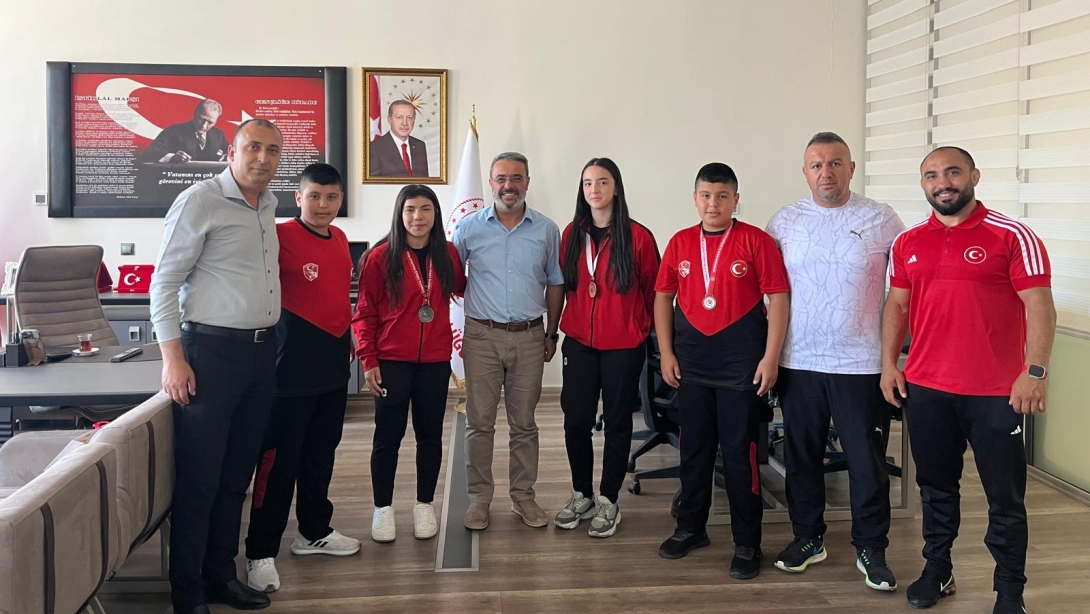 Tosya Gençlik ve Spor Kulübü Sporcuları, İlçe Millî Eğitim Müdürümüz Sayın Mehdi Toğrul'u Ziyaret Etti