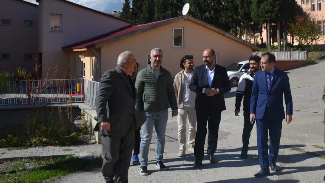 Tosya İlçe Kaymakamımız Sayın Uğur ÜNSAL ve Tosya Belediye Başkanımız Sayın Volkan KAVAKLIGİL' den Okul Ziyaretleri